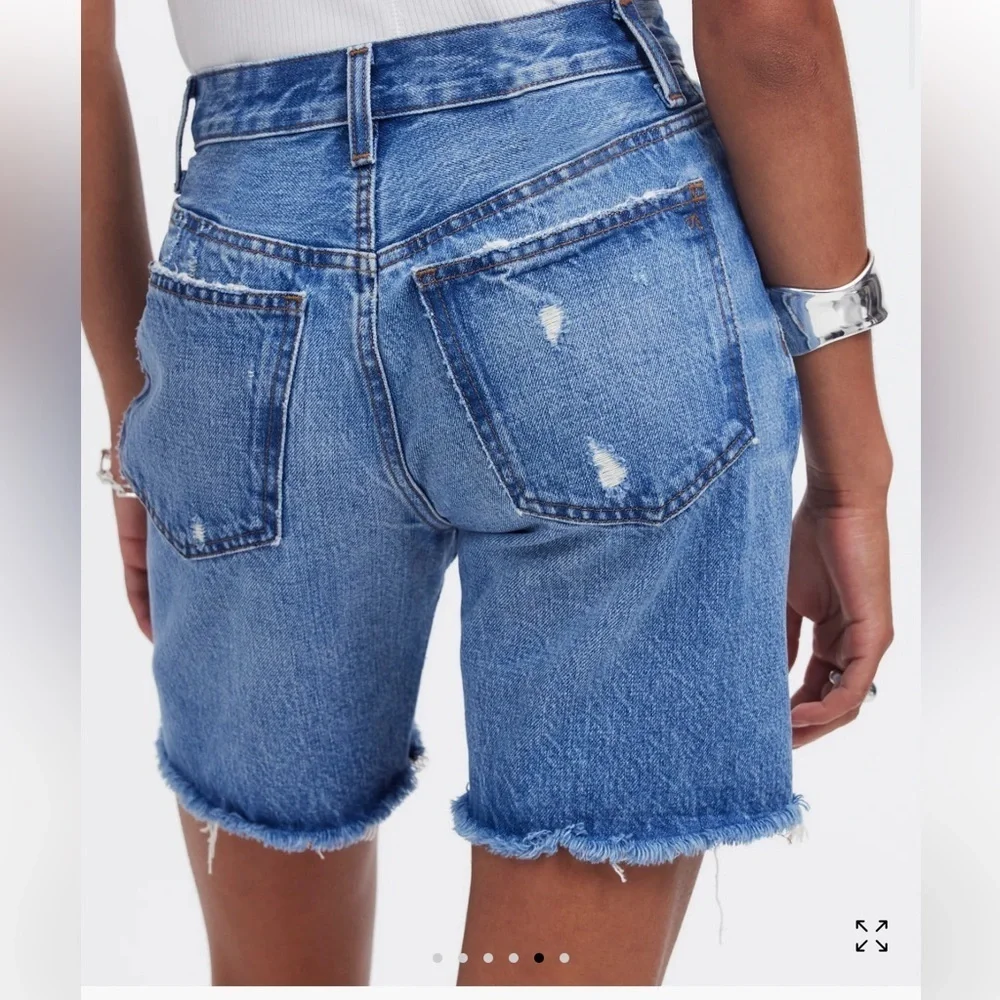 NWT Madewell Long Denim Shorts in Pedersen Wash 26 missing interior button